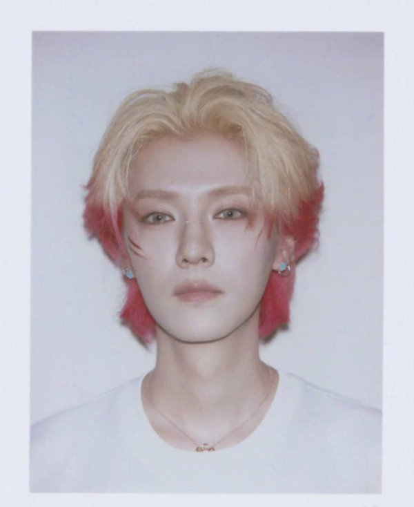 四川炒股配資 鹿晗“撕拉片”來了！一頭紅發(fā)帥得太權威